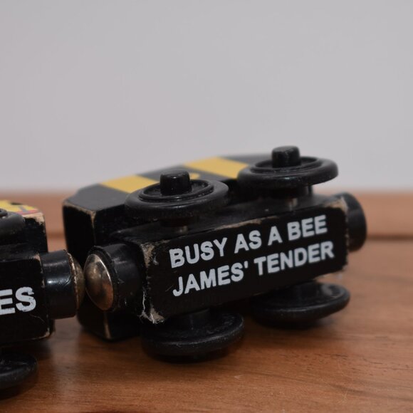 Busy As a Bee James and Tender Thomas & Friends Wooden Railway Engine 2003 Train - Picture 10 of 10